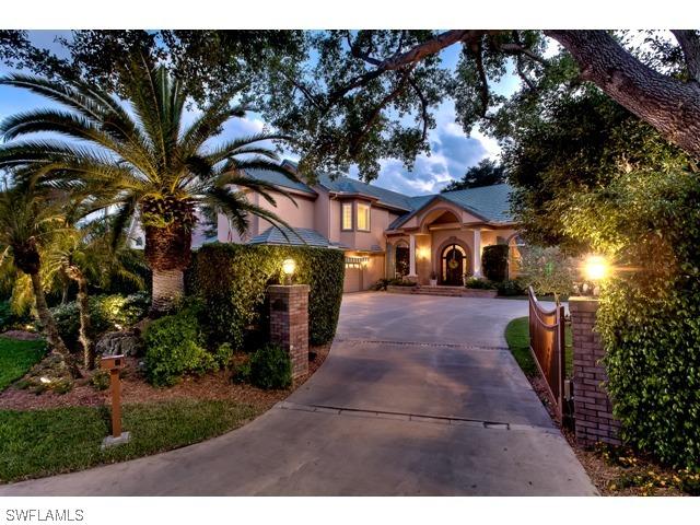 704 Buttonbush Ln., Naples, FL 34108