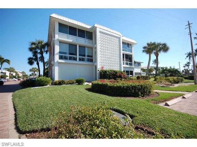 2100 Gulf Shore Blvd. #111, Naples, FL