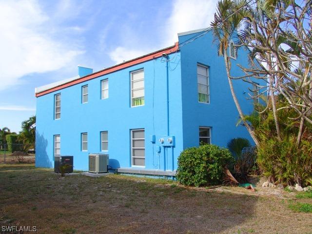 91 Dolphin Cir., Naples, FL 34113