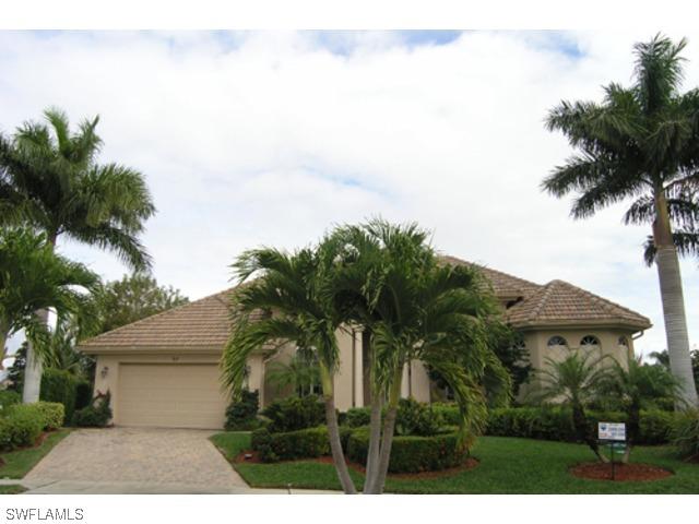 211 Edgewater Ct., Marco Island, FL 34145