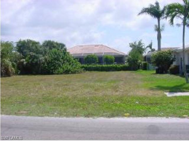 221 W Flamingo Cir., Marco Island, FL 34145