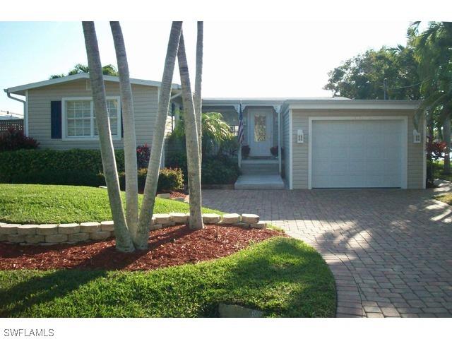 140 Tahiti St., Naples, FL