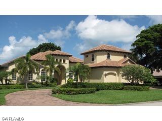 819 Bentwood Dr., Naples, FL 34108