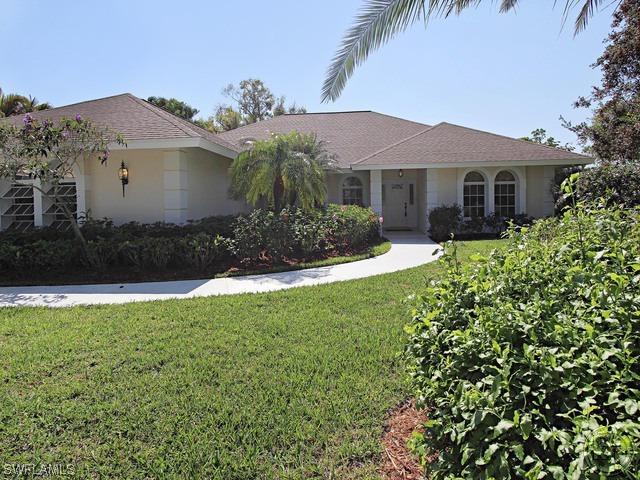384 Country Club Ln., Naples, FL 34110