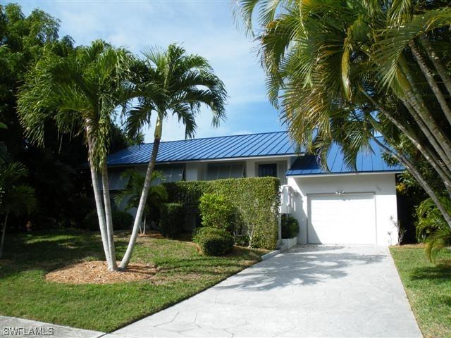 562 Somerset Ct., Marco Island, FL