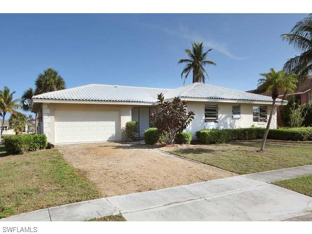 816 Manor Ter., Marco Island, FL 34145