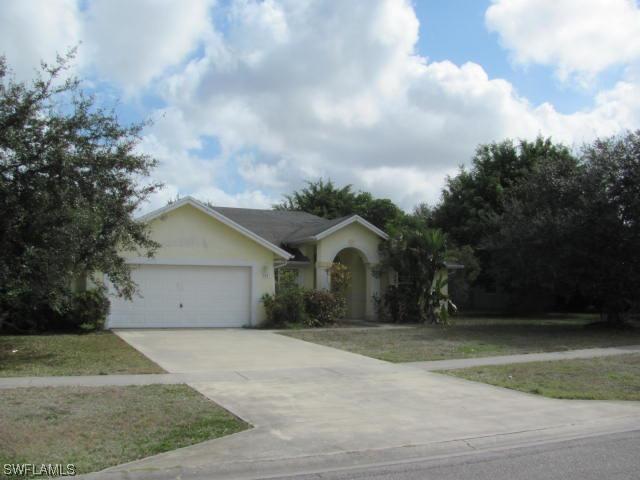 907 Summerfield Dr., Naples, FL 34120