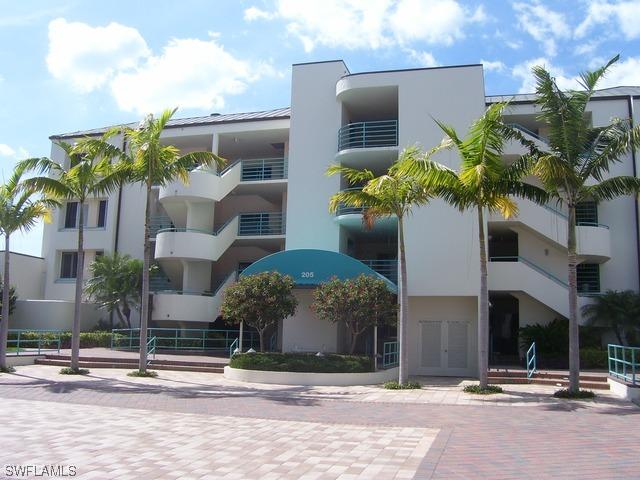 205 Park Shore Dr. #422, Naples, FL