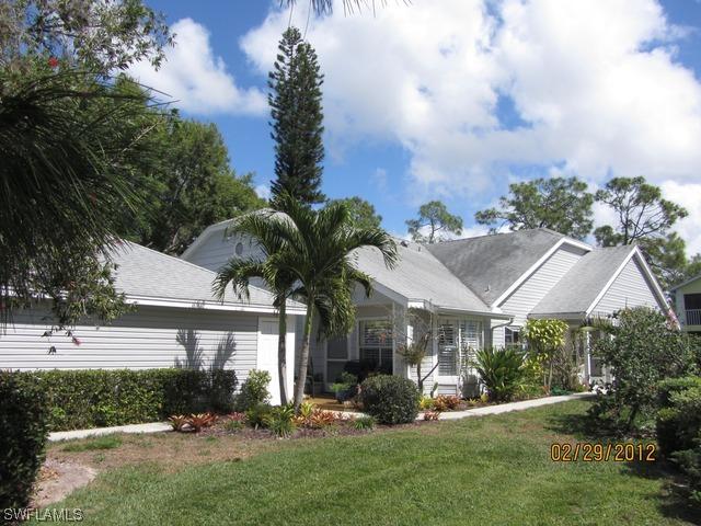 121 Bristol Ln., Naples, FL