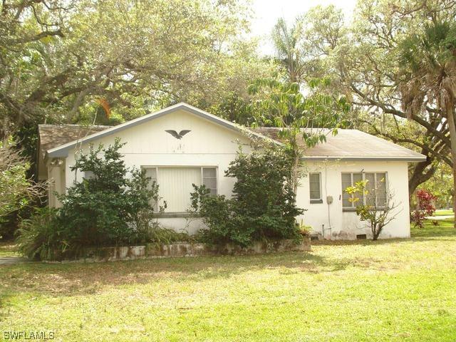 2323 Harbor Rd., Naples, FL 34104