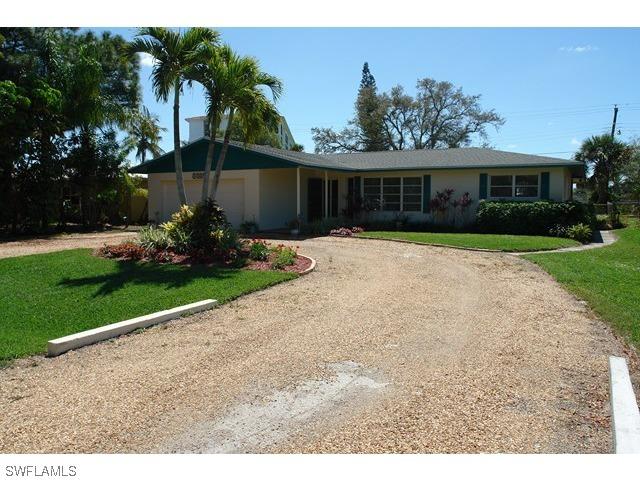 1352 Wisconsin Dr., Naples, FL