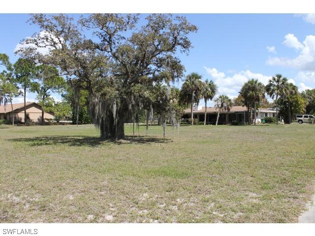 338 Ridge Dr., Naples, FL 34108