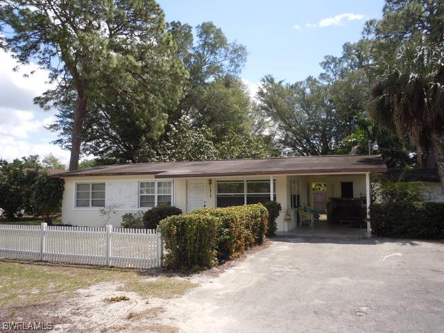 2910 Hawthorne Ct., Naples, FL 34104