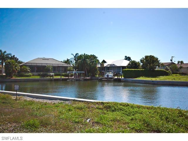 212 Seminole Ct., Marco Island, FL 34145