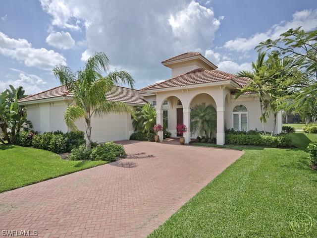 302 Saddlebrook Ln., Naples, FL 34110