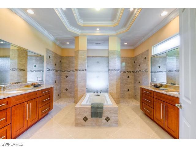 641 Fairway Ter., Naples, FL