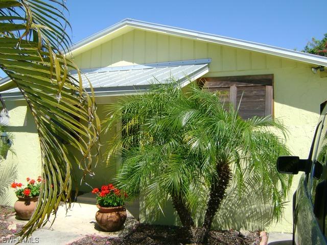 713 99th Ave., Naples, FL 34108