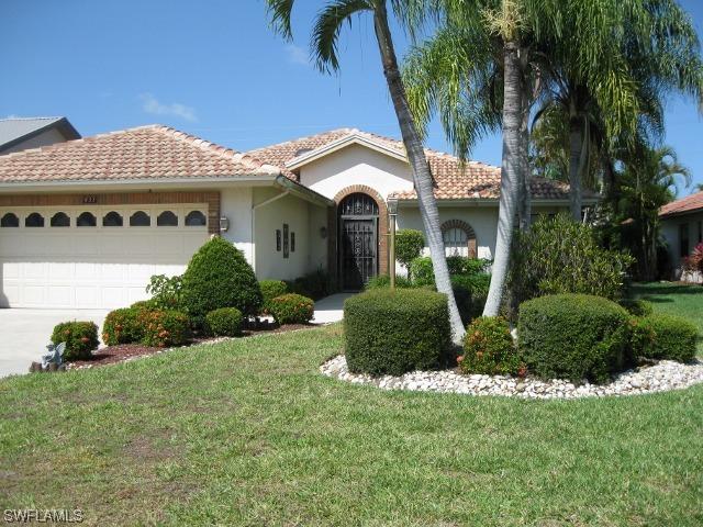 433 Countryside Dr., Naples, FL 34104