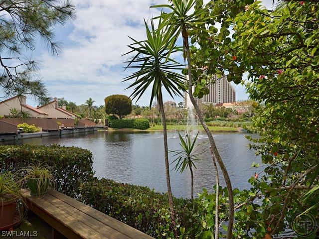 593 Bay Villas Ln., Naples, FL 34108