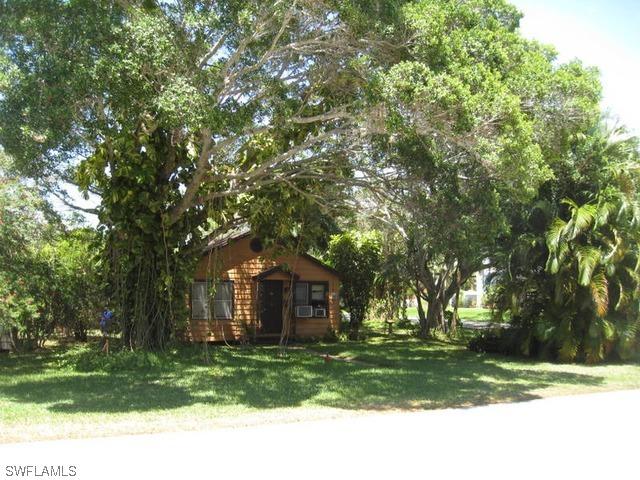 391 11th Ave., Naples, FL 34102