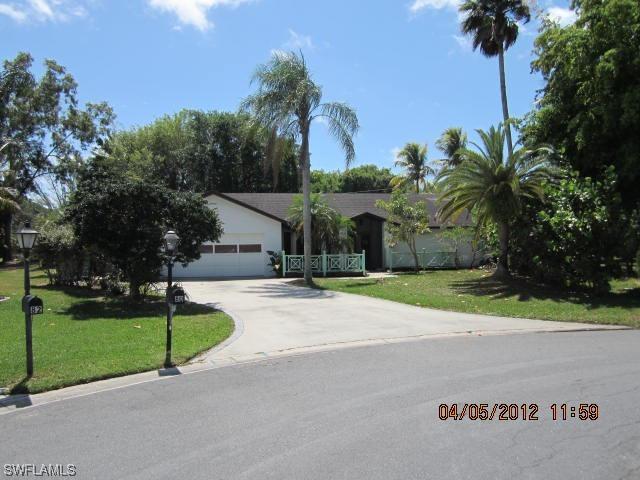 80 Valley Stream Ln., Naples, FL 34113