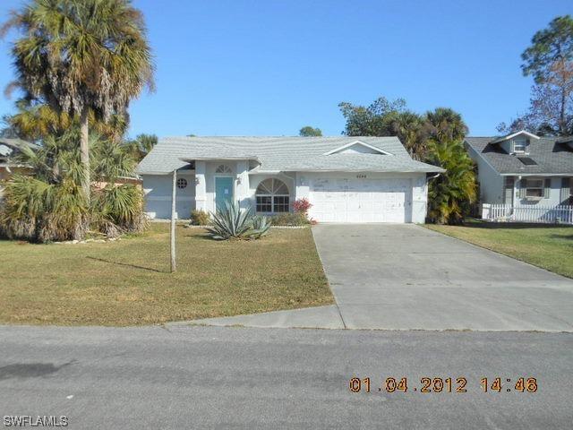 4044 Sawgrass Ln., Naples, FL 34112