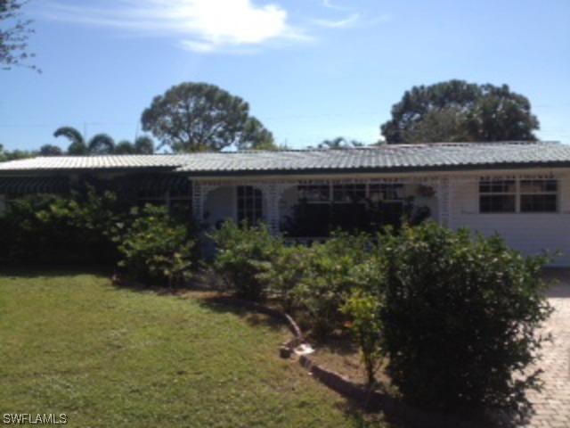 1074 Illinois Dr., Naples, FL 34103