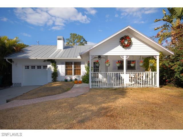 1015 Hollygate Ln., Naples, FL 34103