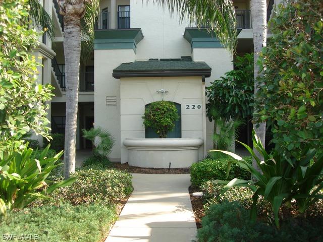 220 Vintage Cir. #302, Naples, FL