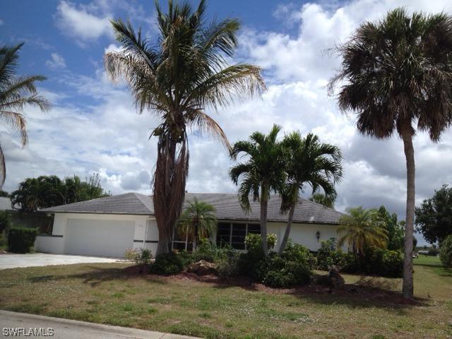 396 Bay Meadows Dr., Naples, FL 34113