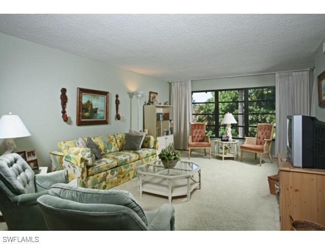 4092 Belair Ln. #16, Naples, FL 34103