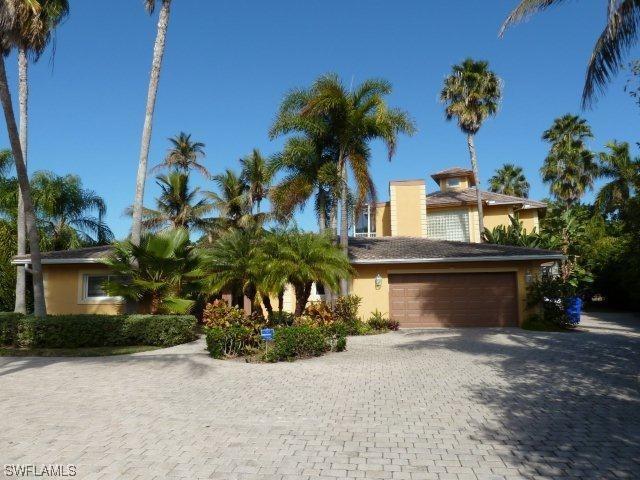 695 Sandpiper St., Naples, FL 34102