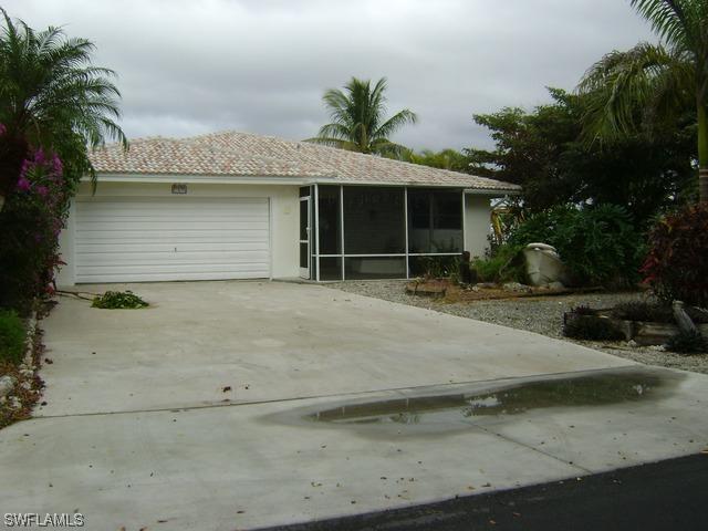 9 Pelican St., Naples, FL 34113