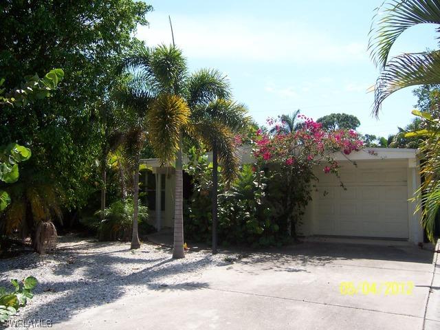 1300 Embassy Ln., Naples, FL