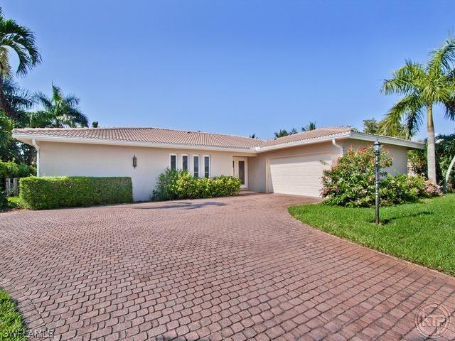 725 Harbour Dr., Naples, FL 34103