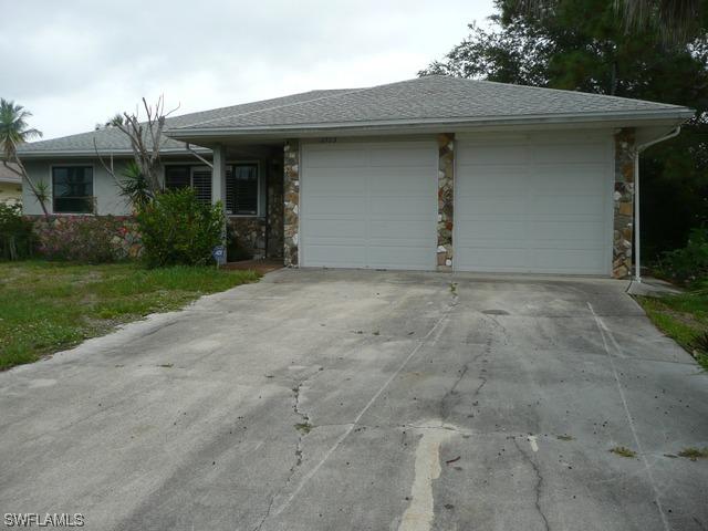 2723 Lakeview Dr., Naples, FL