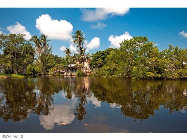 3139 Bayshore Dr., Naples, FL