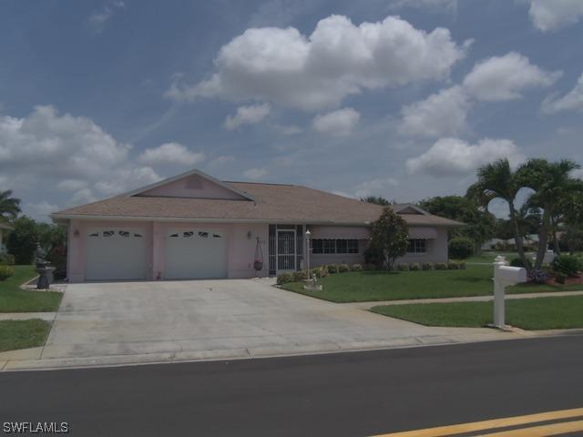 101 Chamonix Ct., Naples, FL