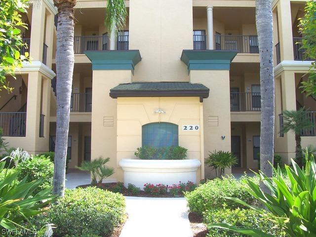 220 Vintage Cir., Naples, FL