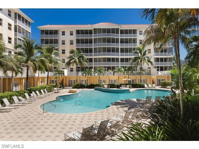 470 Launch Cir. #PH05, Naples, FL