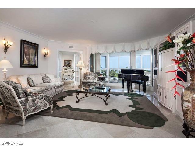 4021 Gulf Shore Blvd. #305, Naples, FL