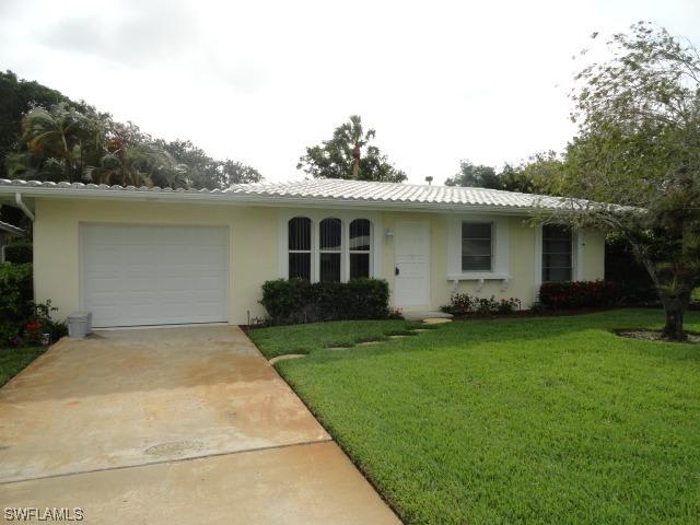 8 Lanai Cir., Naples, FL