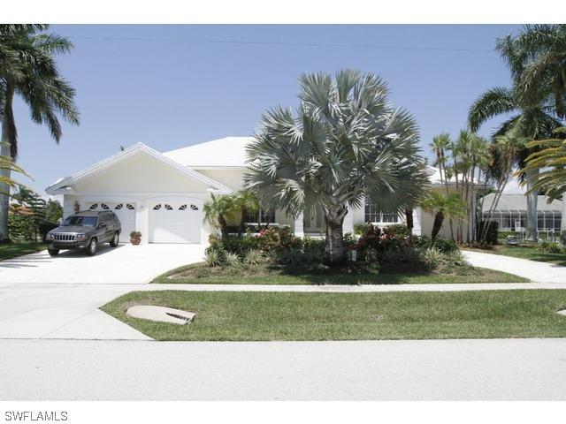 241 Grapewood Ct., Marco Island, FL 34145