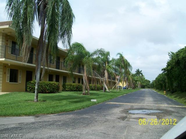 1101 Rosemary Ct. #105, Naples, FL