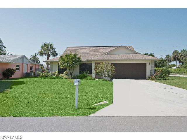 206 Willowick Dr., Naples, FL 34110