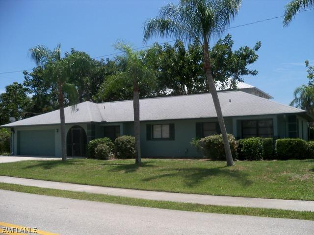 596 105th Ave., Naples, FL 34108