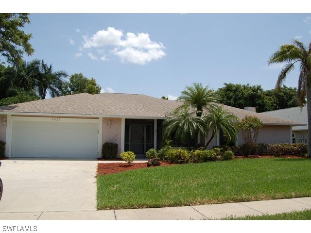 2437 Pinewoods Cir., Naples, FL