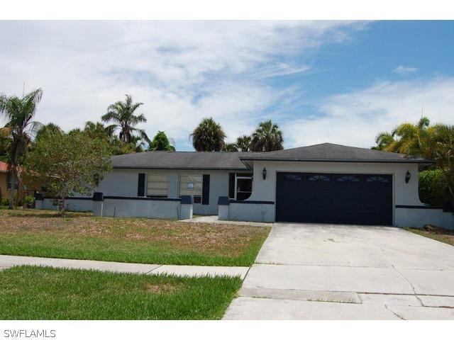 290 Nottingham Dr., Naples, FL