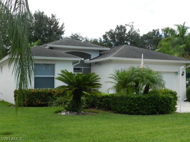 238 Stanhope Cir., Naples, FL 34104