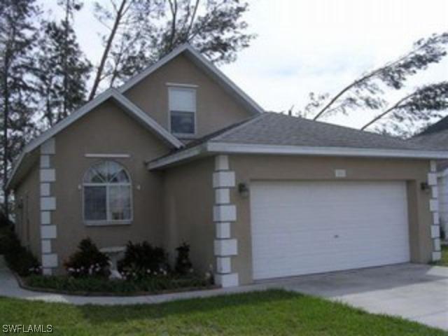 385 Leawood Cir., Naples, FL 34104